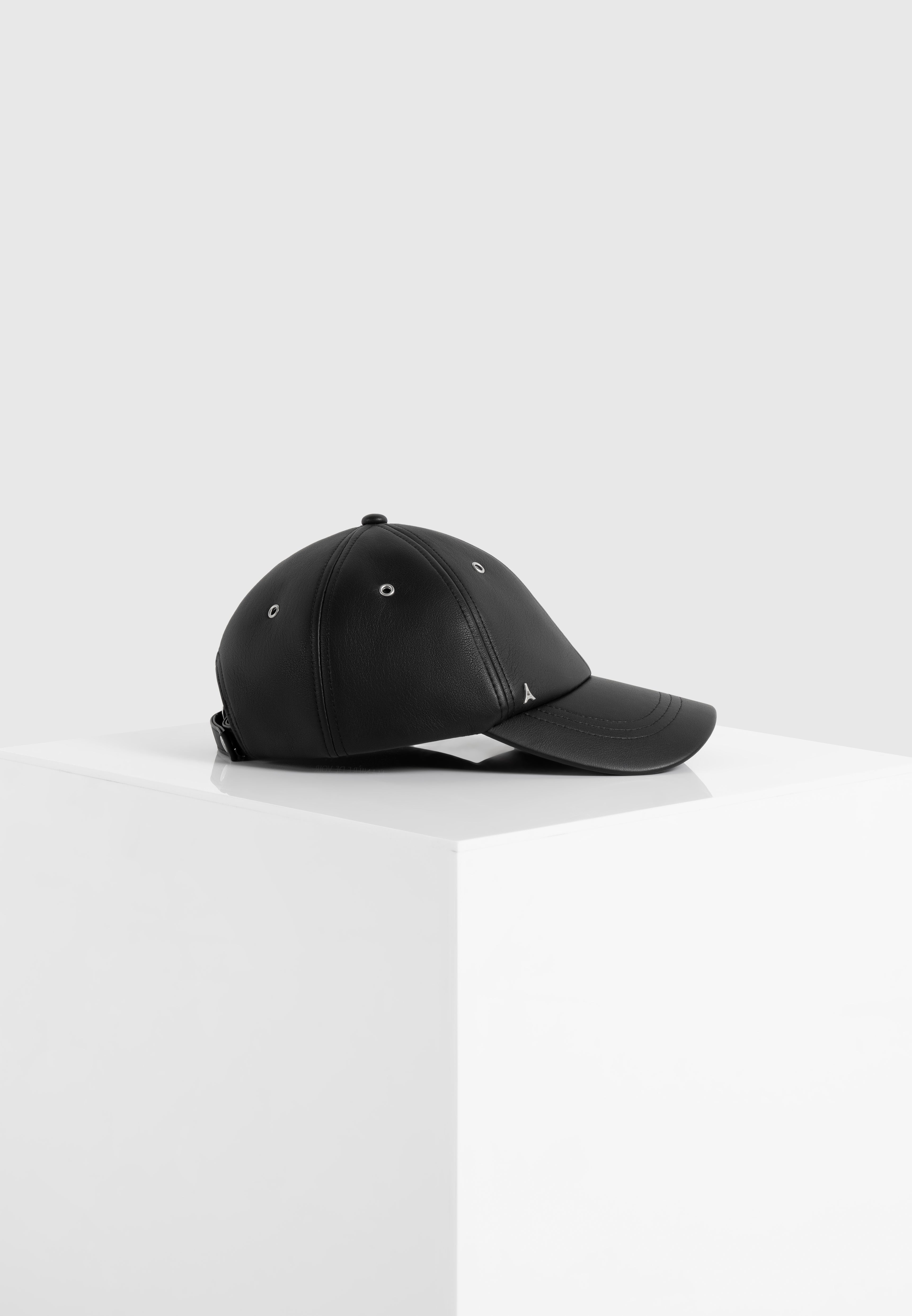 Lou leather cap in black