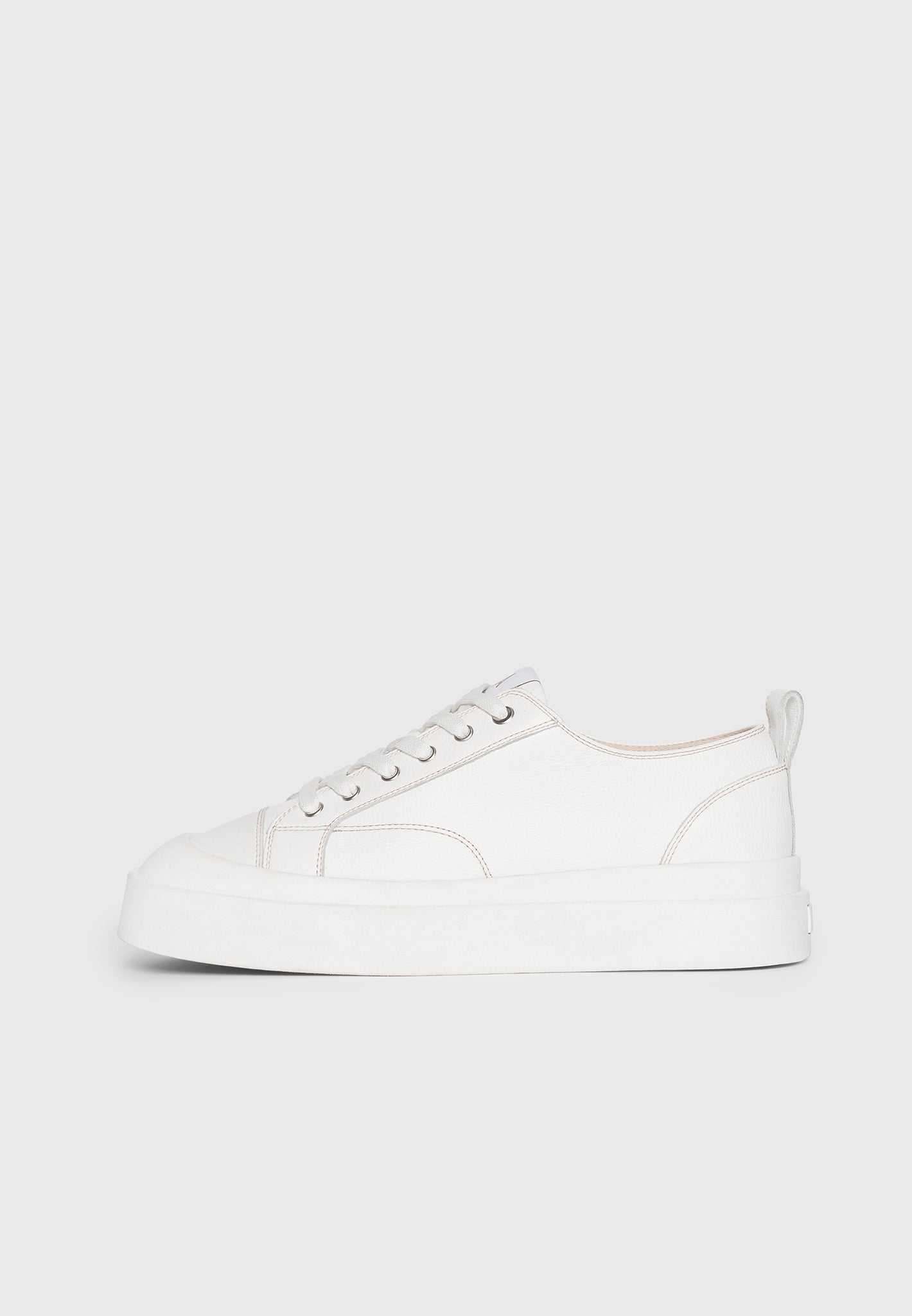 Men's Vienna Leather Contrast Stitch Sneaker in white
